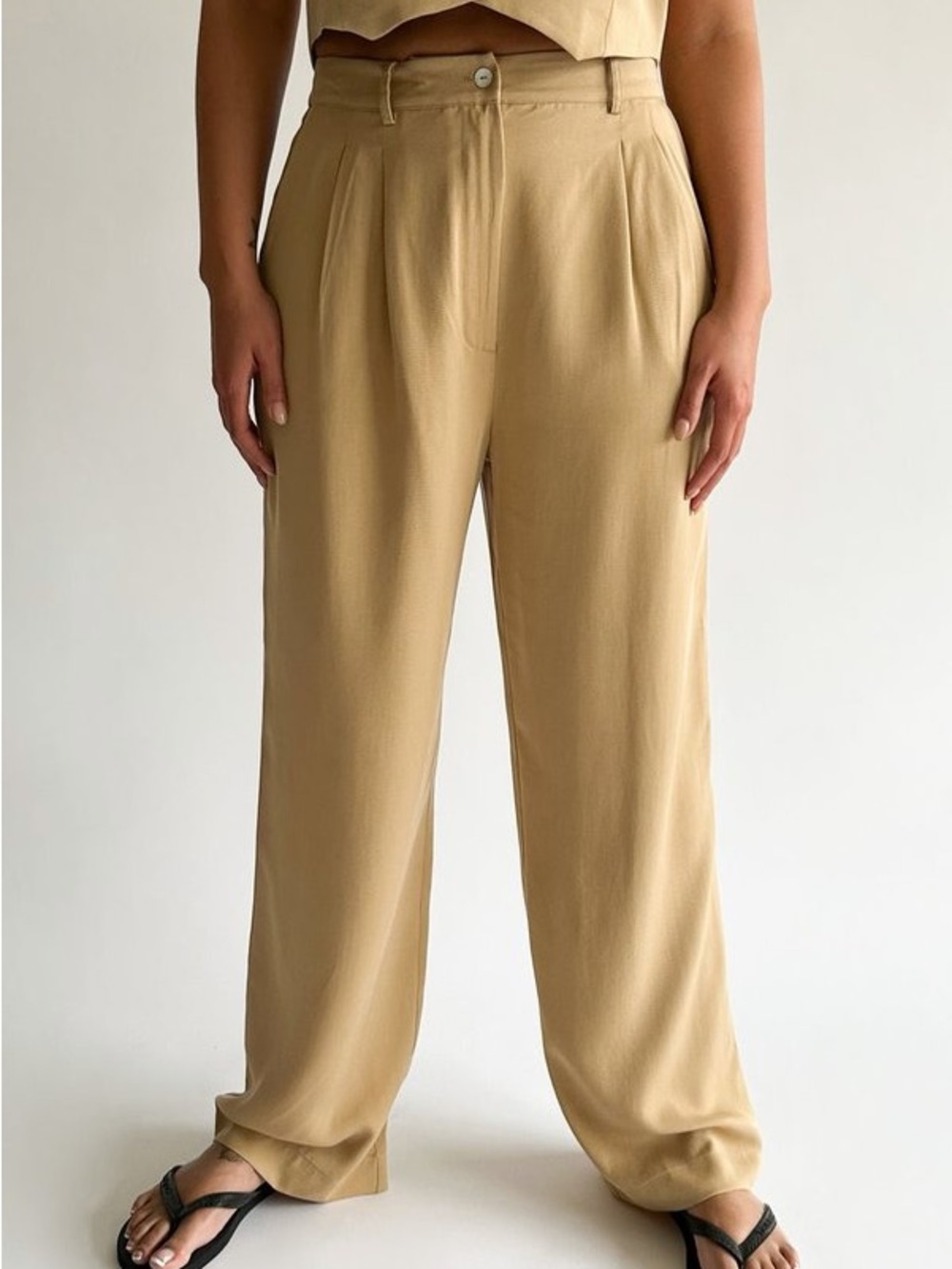 DONNI. Neutral Wide-Leg High-Rise Pants in Beige - Picture 2 of 5